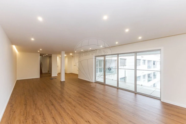 Apartamento T4 para Venda em Silvalde Foto 10