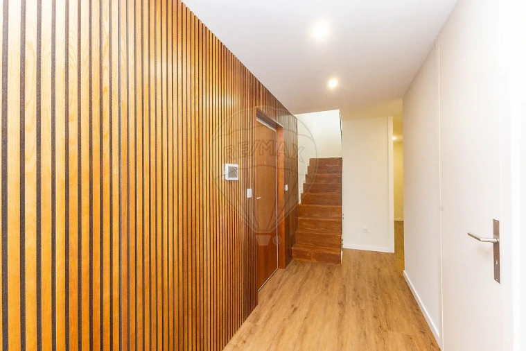 Apartamento T4 para Venda em Silvalde Foto 8