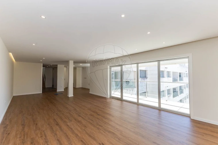 Apartamento T4 para Venda em Silvalde Foto 43