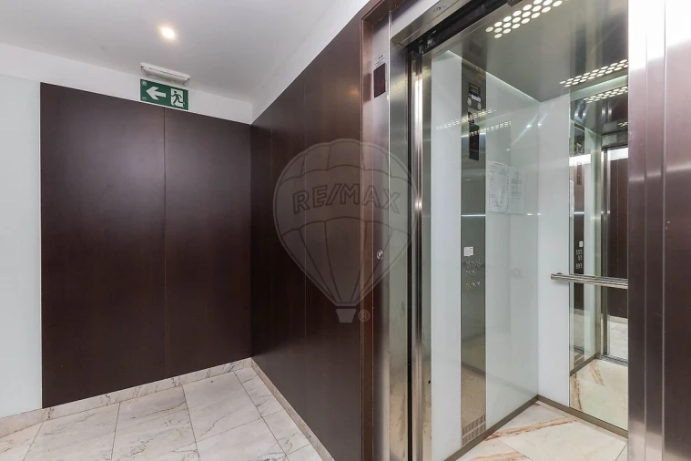 Apartamento T4 para Venda em Silvalde Foto 4