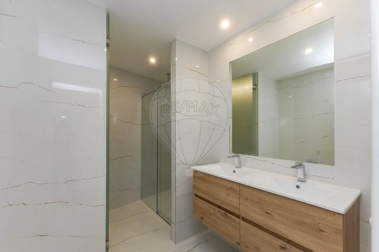 Apartamento T4 para Venda em Silvalde Foto 27