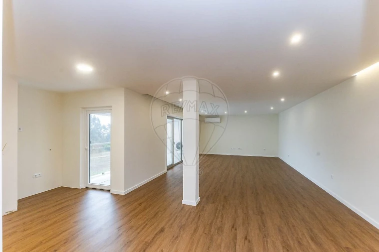 Apartamento T4 para Venda em Silvalde Foto 7