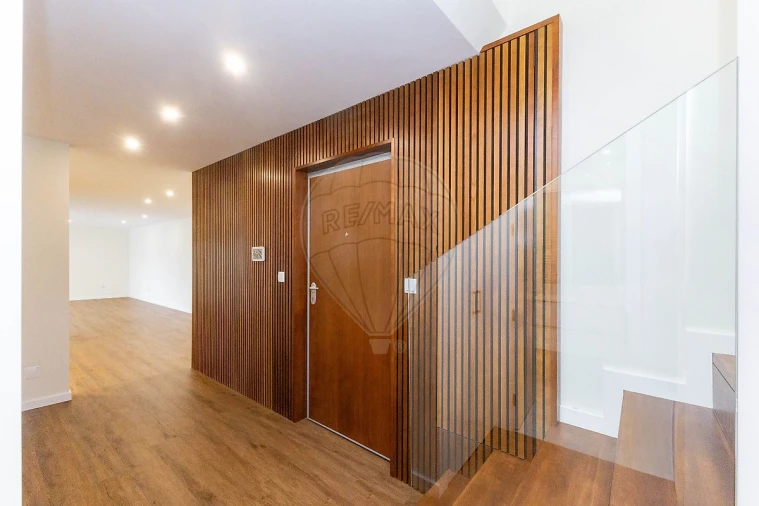 Apartamento T4 para Venda em Silvalde Foto 3