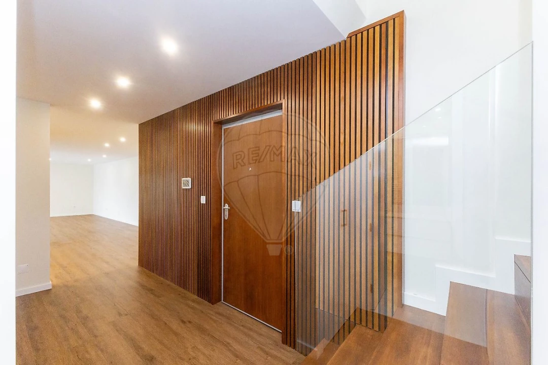 Apartamento T4 para Venda em Silvalde Foto 3