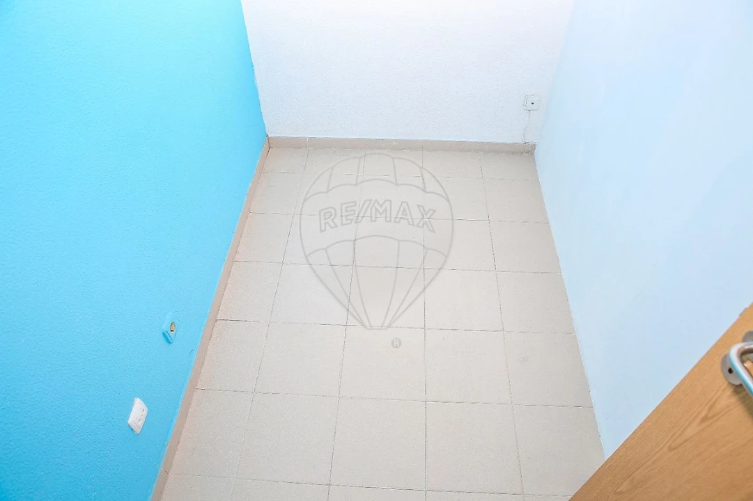 Loja para Arrendamento em Alenquer (Santo Estêvão e Triana) Foto 3