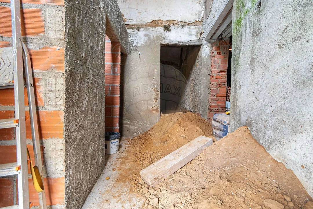 Moradia T2 para Venda em Vila Verde dos Francos Foto 4