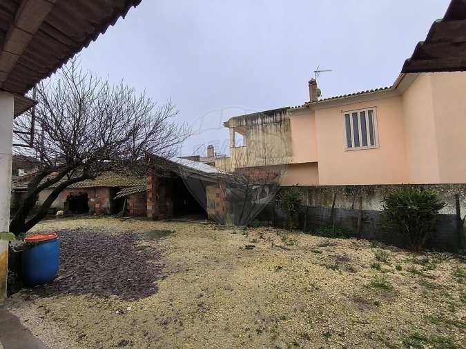 Moradia T2 para Venda em Abrã Foto 11