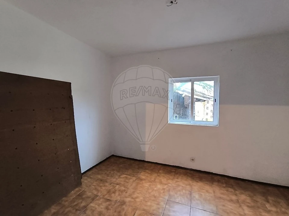 Moradia T2 para Venda em Abrã Foto 4