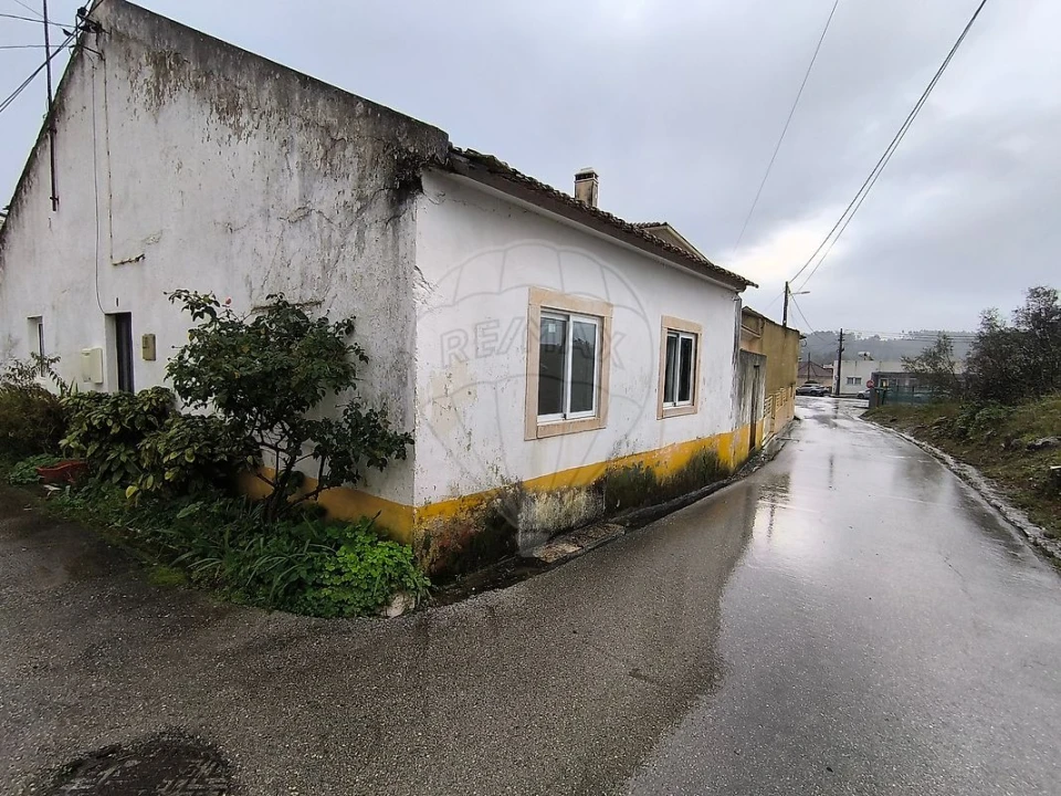 Moradia T2 para Venda em Abrã Foto 1