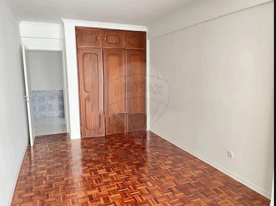 Apartamento T2 para Venda em Agualva e Mira-Sintra Foto 6