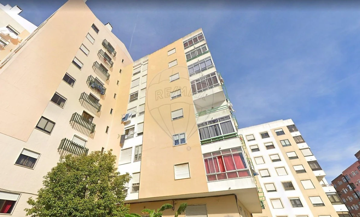 Apartamento T2 para Venda em Agualva e Mira-Sintra Foto 11