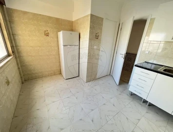 Apartamento T2 para Venda em Agualva e Mira-Sintra