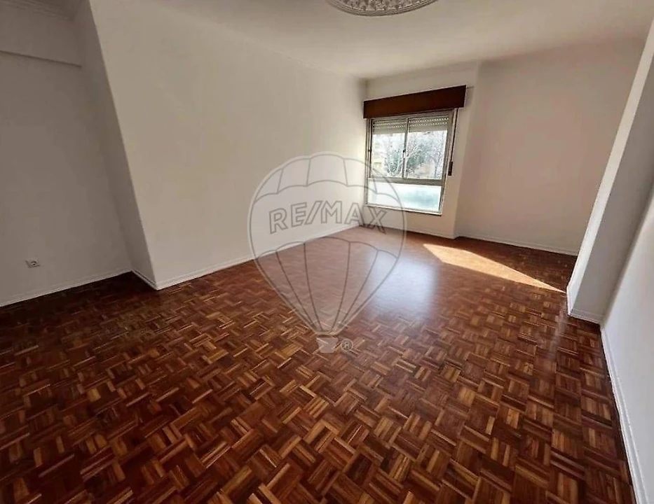 Apartamento T2 para Venda em Agualva e Mira-Sintra Foto 15
