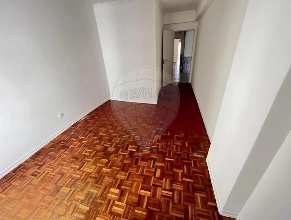 Apartamento T2 para Venda em Agualva e Mira-Sintra Foto 8