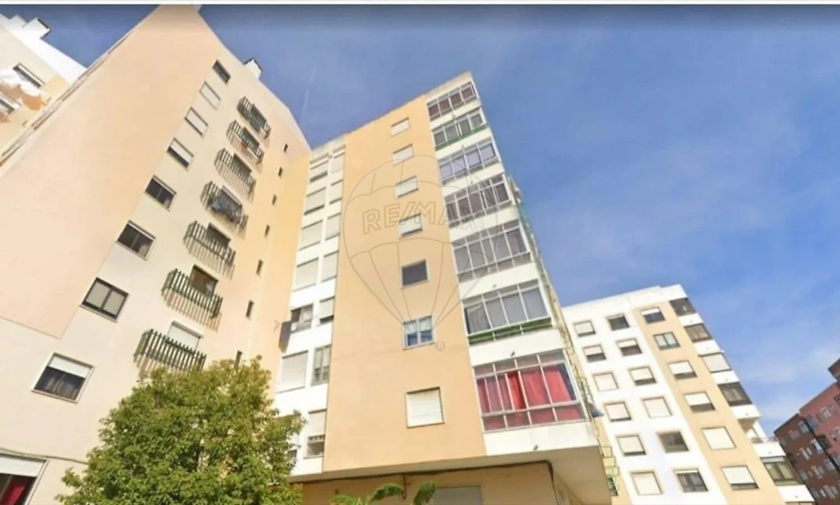 Apartamento T2 para Venda em Agualva e Mira-Sintra Foto 1