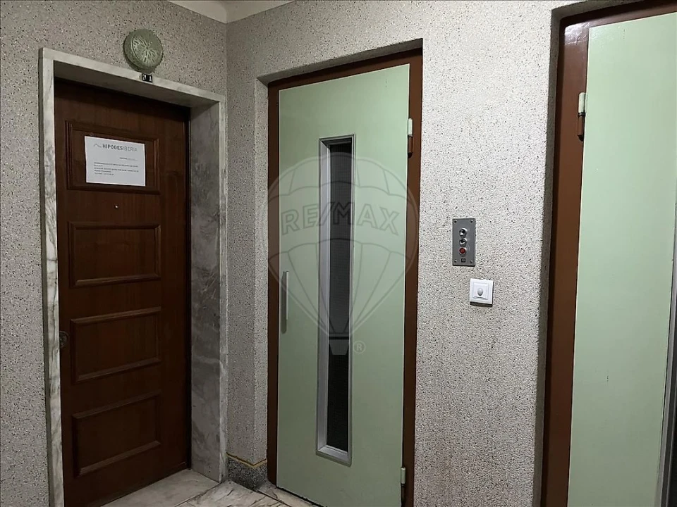 Apartamento T2 para Venda em Agualva e Mira-Sintra Foto 9