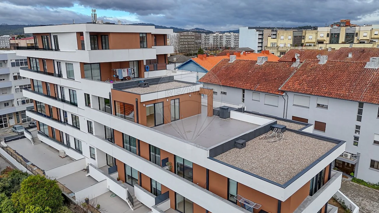 Apartamento T3 para Venda em Paços de Ferreira Foto 1