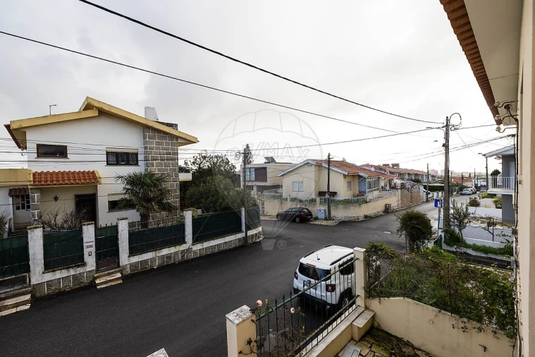 Moradia T4 para Venda em São Domingos de Rana Foto 16