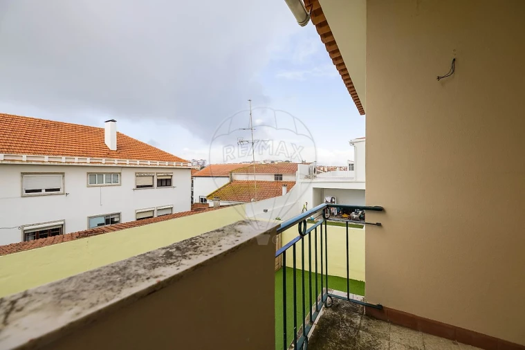 Moradia T4 para Venda em São Domingos de Rana Foto 17