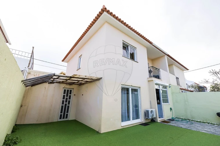 Moradia T4 para Venda em São Domingos de Rana Foto 36