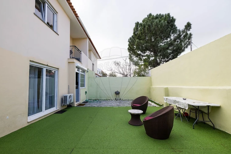 Moradia T4 para Venda em São Domingos de Rana Foto 26