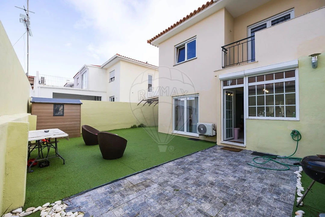 Moradia T4 para Venda em São Domingos de Rana Foto 35