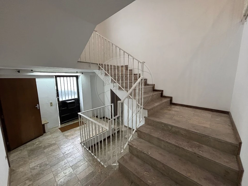 Armazém para Arrendamento em Ermesinde Foto 2