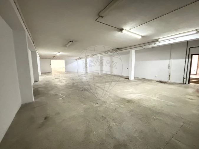 Armazém para Arrendamento em Ermesinde Foto 3