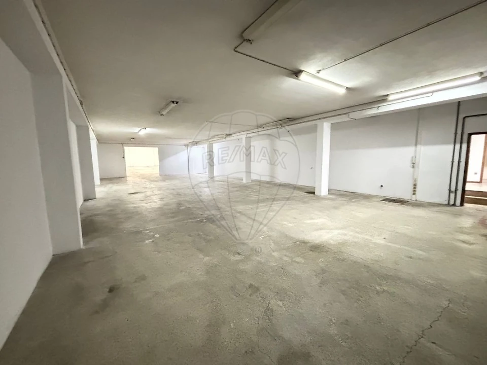 Armazém para Arrendamento em Ermesinde Foto 3