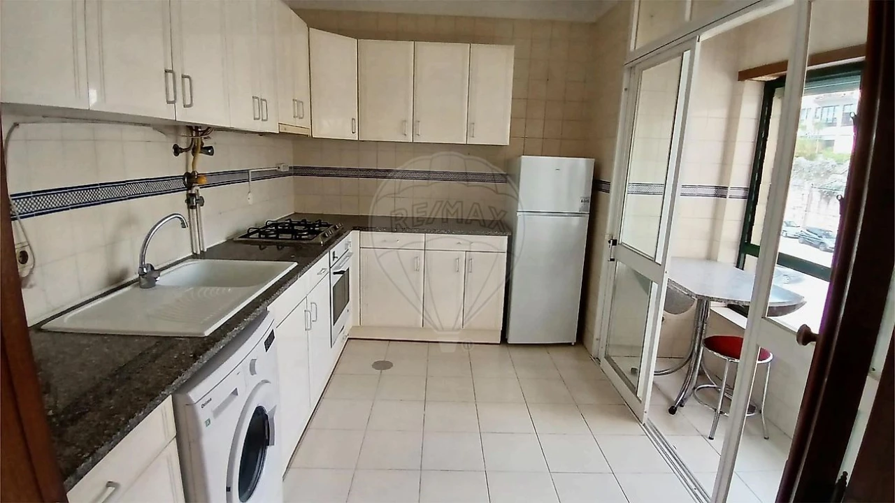 Apartamento T1 para Arrendamento em Eiras e São Paulo de Frades Foto 5