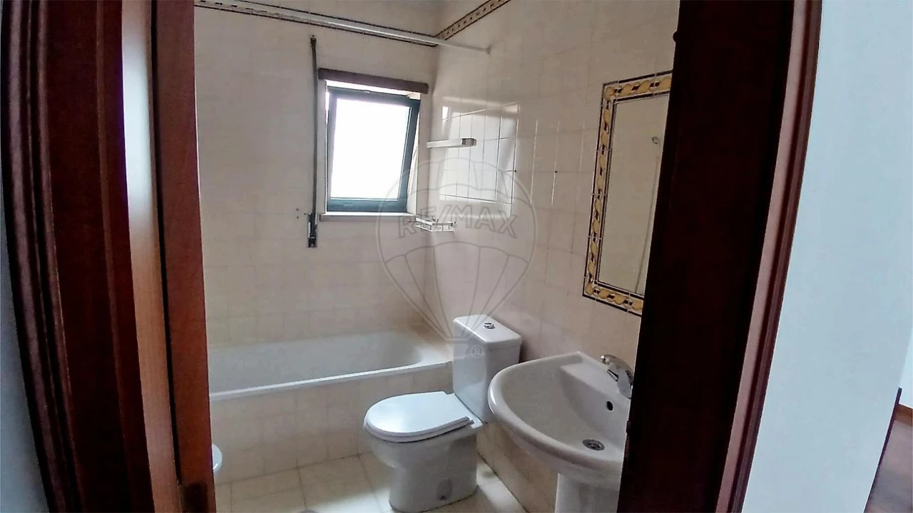 Apartamento T1 para Arrendamento em Eiras e São Paulo de Frades Foto 10