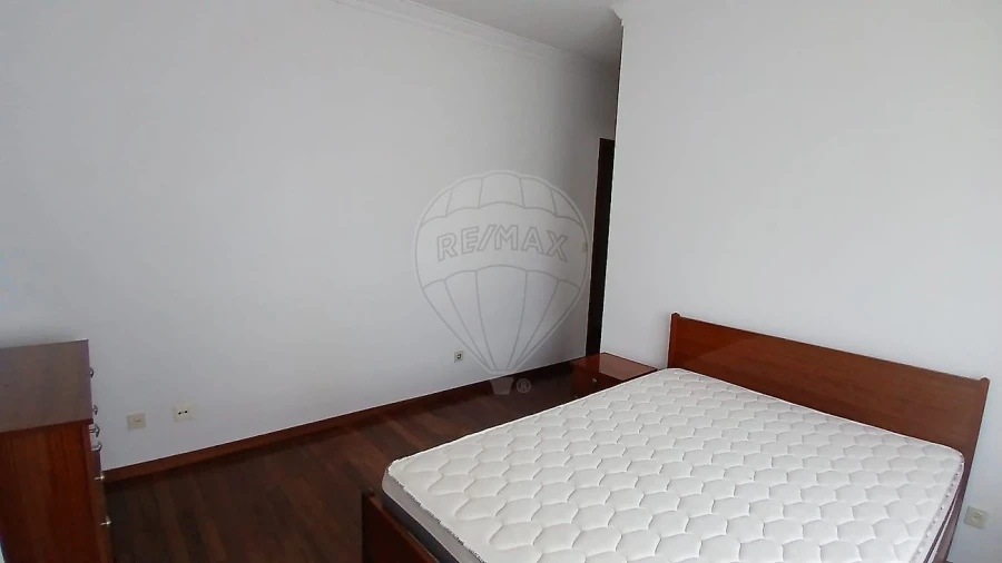 Apartamento T1 para Arrendamento em Eiras e São Paulo de Frades Foto 11