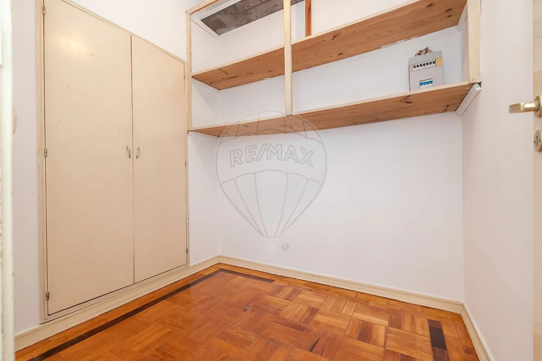 Apartamento T3 para Arrendamento em Santo Antonio dos Olivais Foto 49