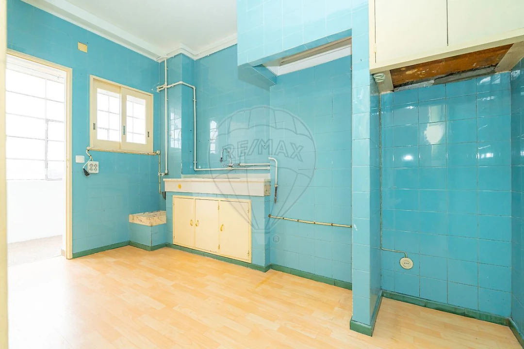 Apartamento T3 para Arrendamento em Santo Antonio dos Olivais Foto 42