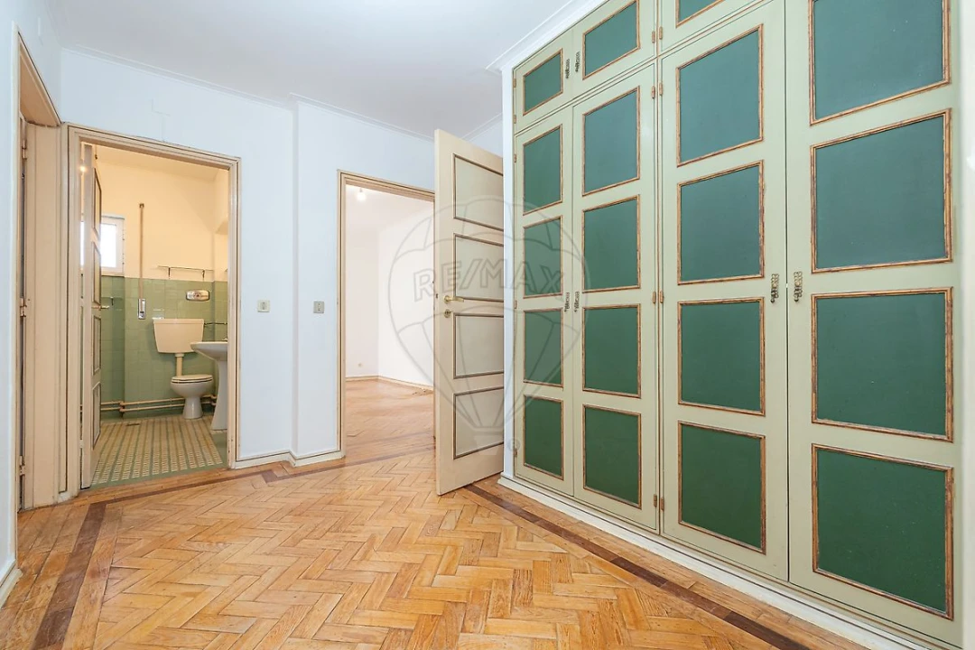 Apartamento T3 para Arrendamento em Santo Antonio dos Olivais Foto 12