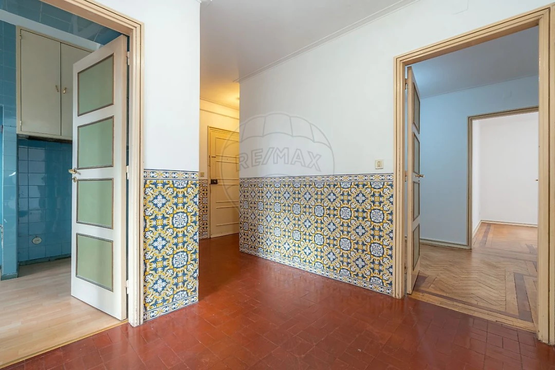 Apartamento T3 para Arrendamento em Santo Antonio dos Olivais Foto 10