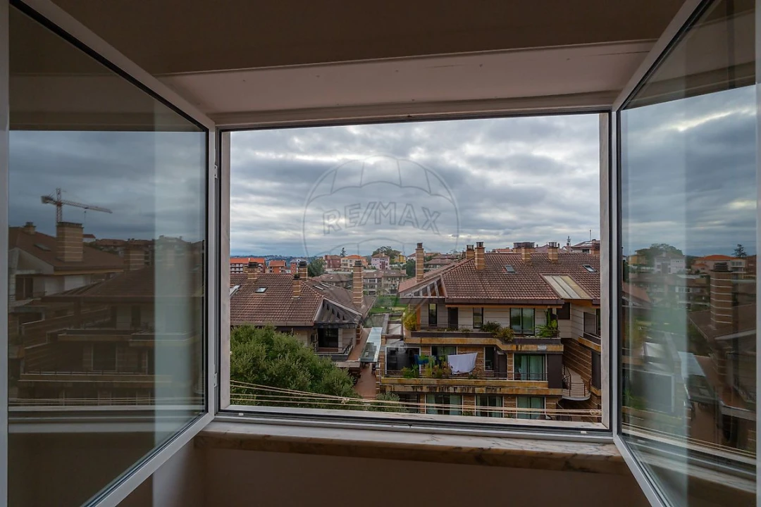 Apartamento T3 para Arrendamento em Santo Antonio dos Olivais Foto 36