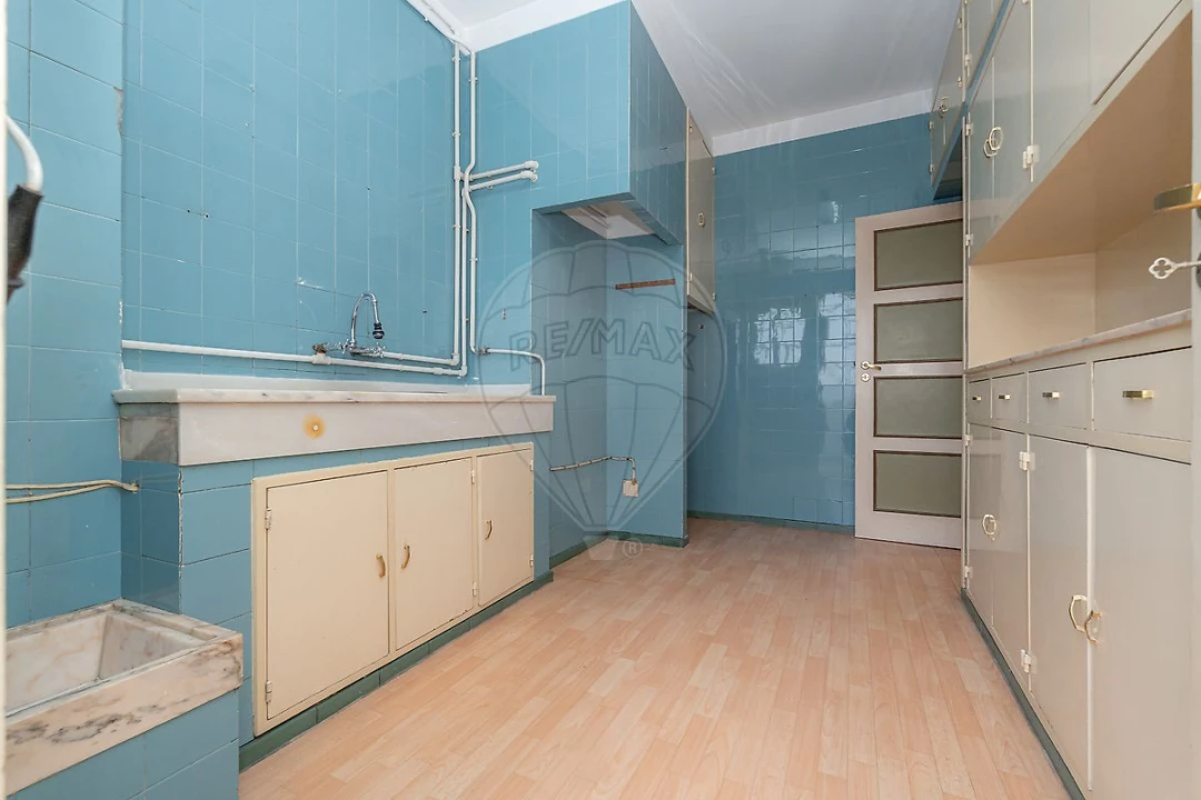 Apartamento T3 para Arrendamento em Santo Antonio dos Olivais Foto 43