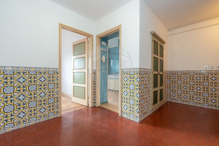 Apartamento T3 para Arrendamento em Santo Antonio dos Olivais Foto 8