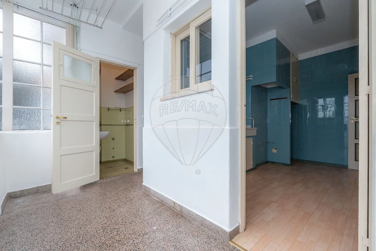 Apartamento T3 para Arrendamento em Santo Antonio dos Olivais Foto 44