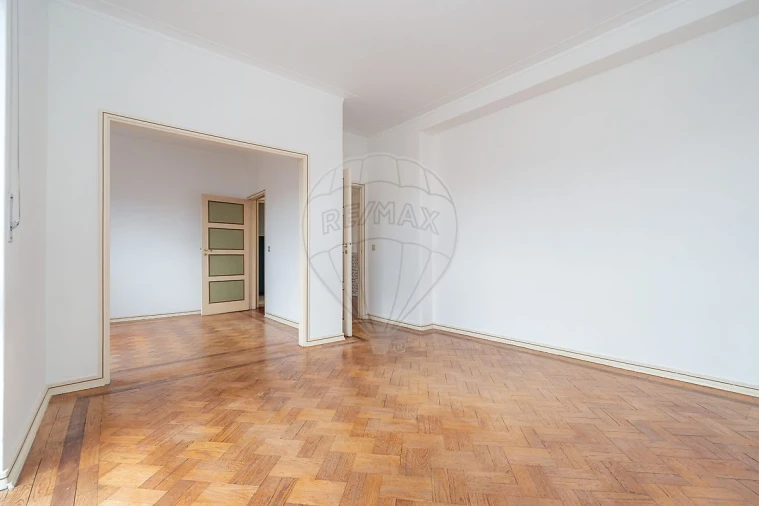 Apartamento T3 para Arrendamento em Santo Antonio dos Olivais Foto 29