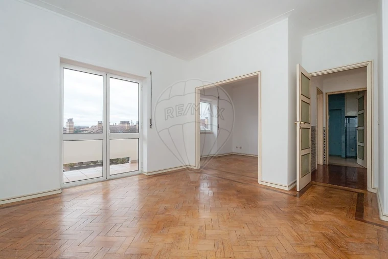 Apartamento T3 para Arrendamento em Santo Antonio dos Olivais Foto 34