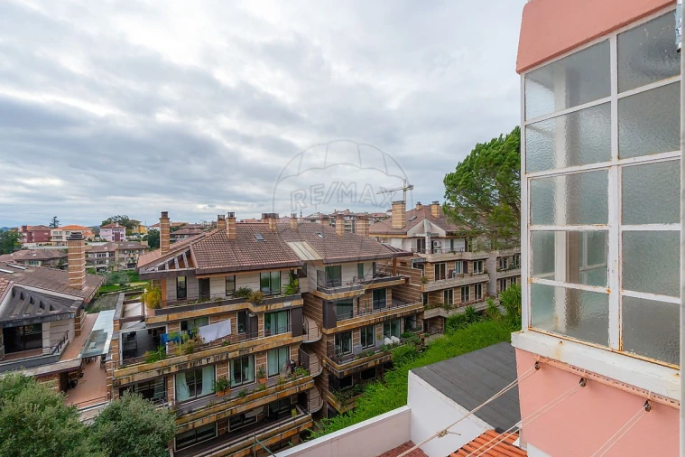 Apartamento T3 para Arrendamento em Santo Antonio dos Olivais Foto 38