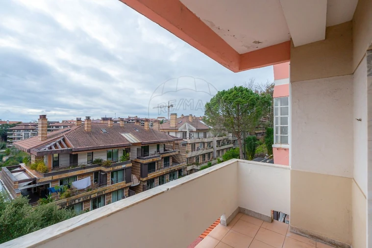 Apartamento T3 para Arrendamento em Santo Antonio dos Olivais Foto 39