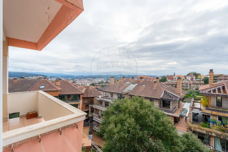 Apartamento T3 para Arrendamento em Santo Antonio dos Olivais Foto 37