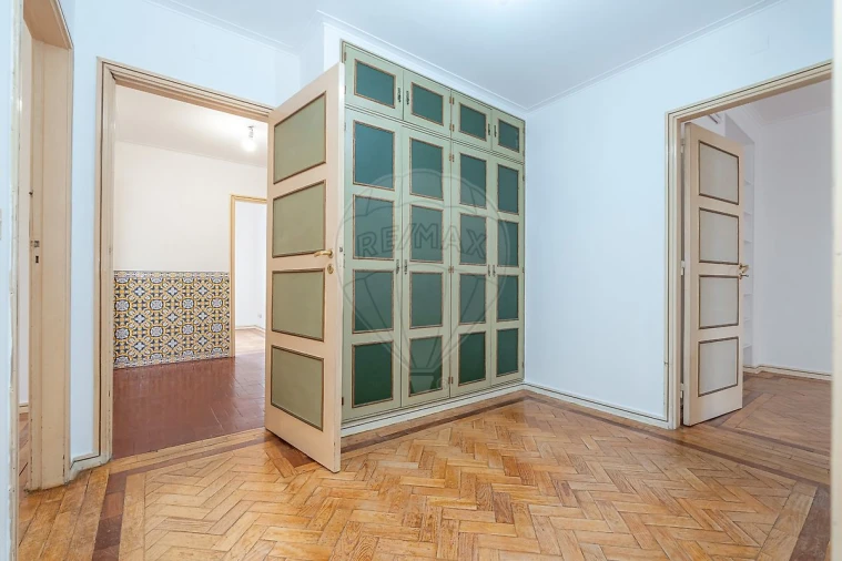 Apartamento T3 para Arrendamento em Santo Antonio dos Olivais Foto 14