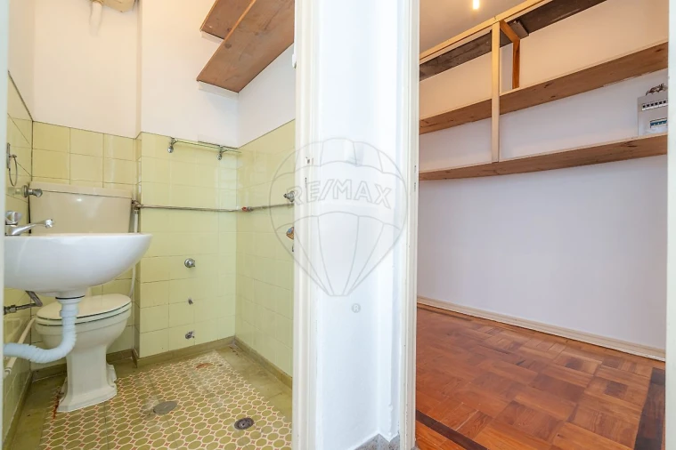 Apartamento T3 para Arrendamento em Santo Antonio dos Olivais Foto 46