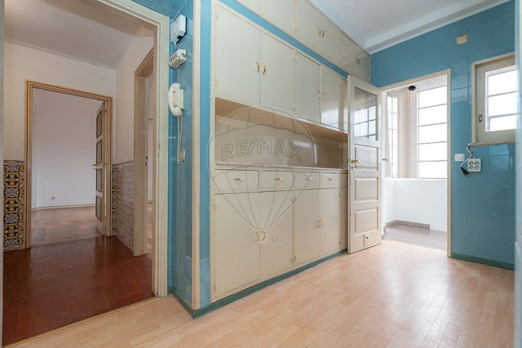 Apartamento T3 para Arrendamento em Santo Antonio dos Olivais Foto 41