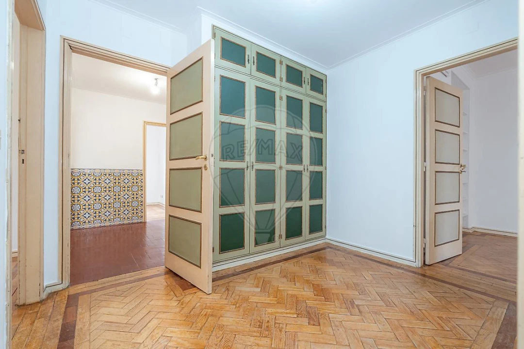 Apartamento T3 para Arrendamento em Santo Antonio dos Olivais Foto 14