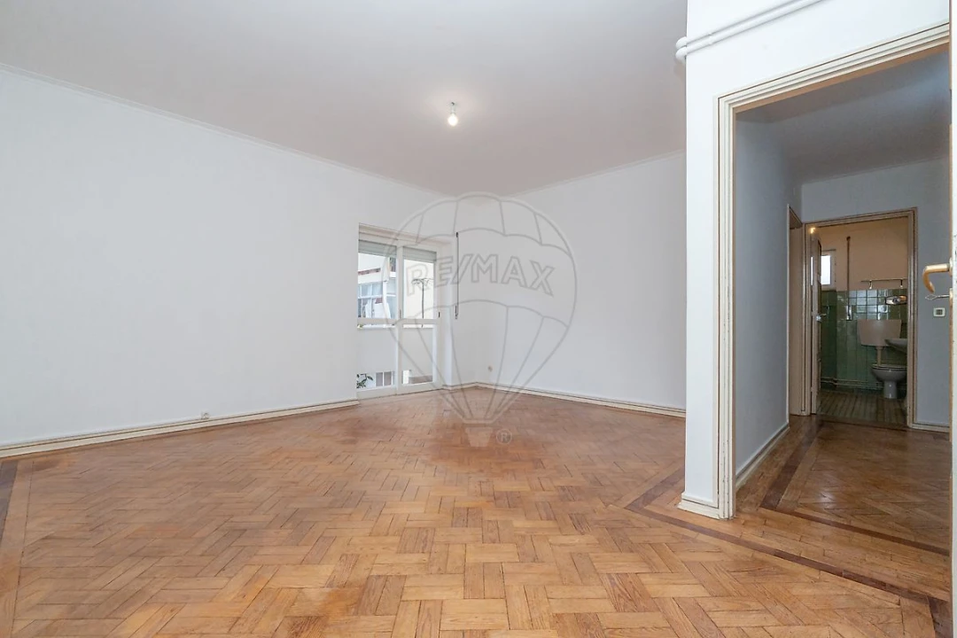 Apartamento T3 para Arrendamento em Santo Antonio dos Olivais Foto 26